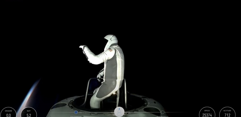 SpaceX вошла в историю: состоялся первый выход космического&nbsp;туриста&nbsp;в открытый космос в рамках миссии Polaris Dawn